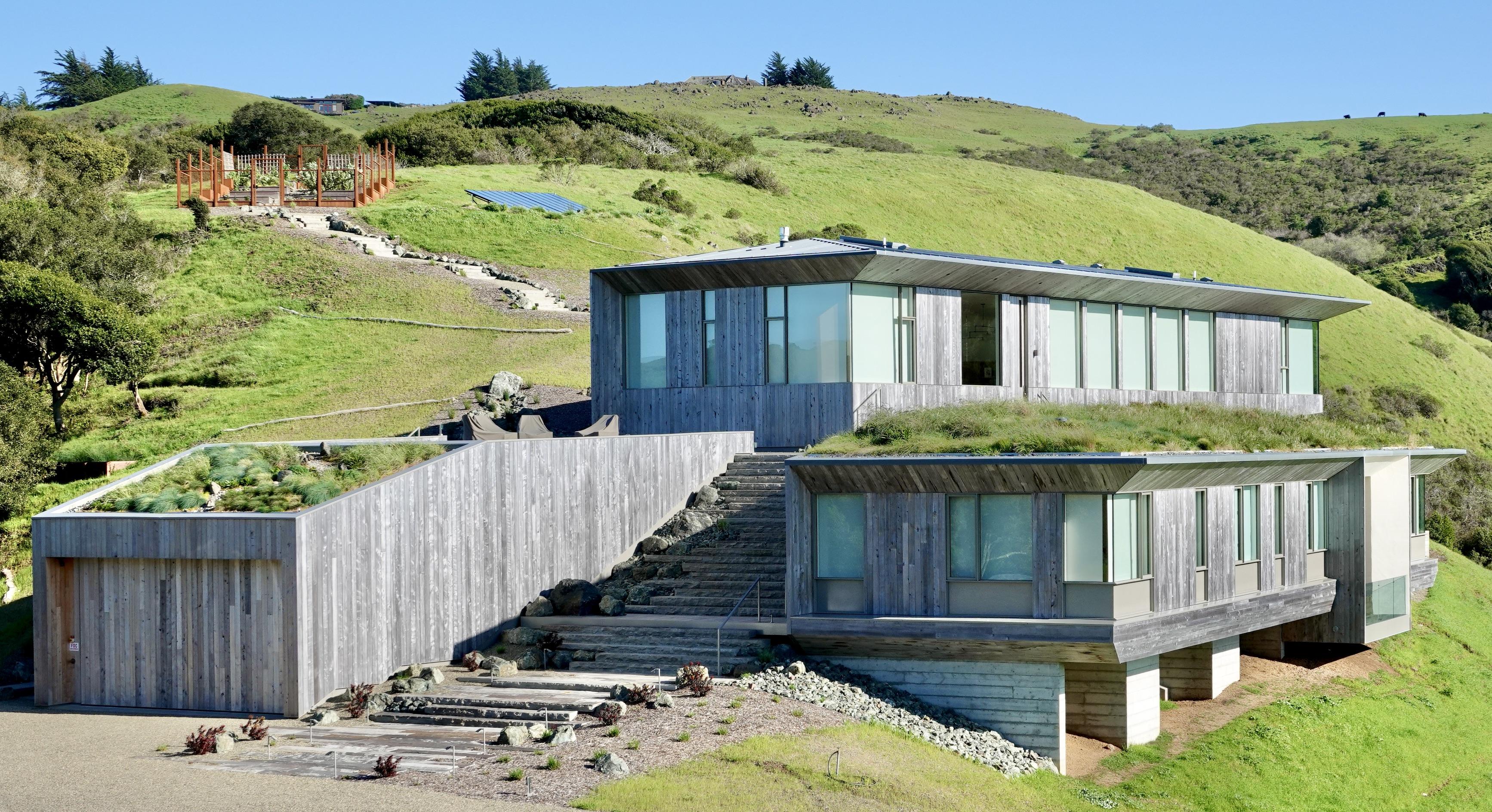 House with 3 living roofs